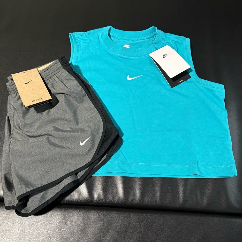 NWT Nike Athletic Set Girls Youth Size Medium